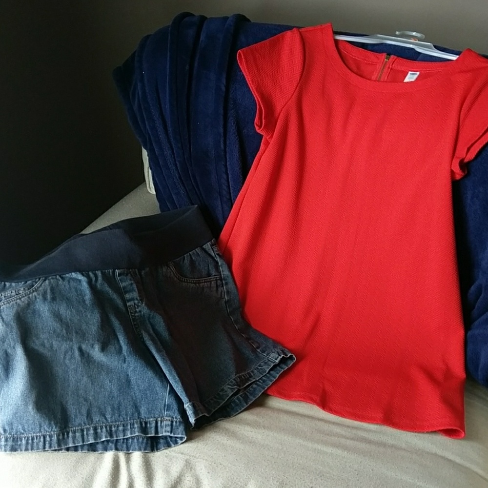 Maternity bundle period red tunic and shorts